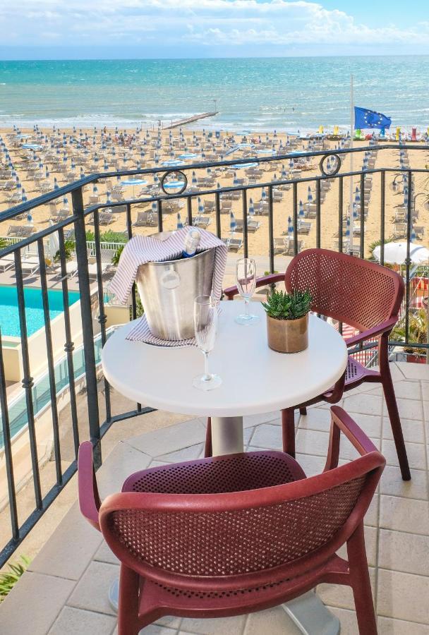 Hotel Manila Lido di Jesolo Exterior photo