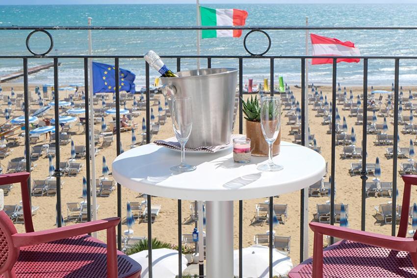 Hotel Manila Lido di Jesolo Exterior photo
