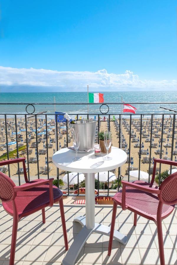Hotel Manila Lido di Jesolo Exterior photo