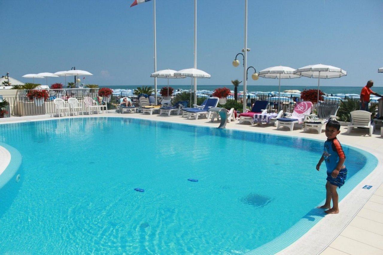 Hotel Manila Lido di Jesolo Exterior photo