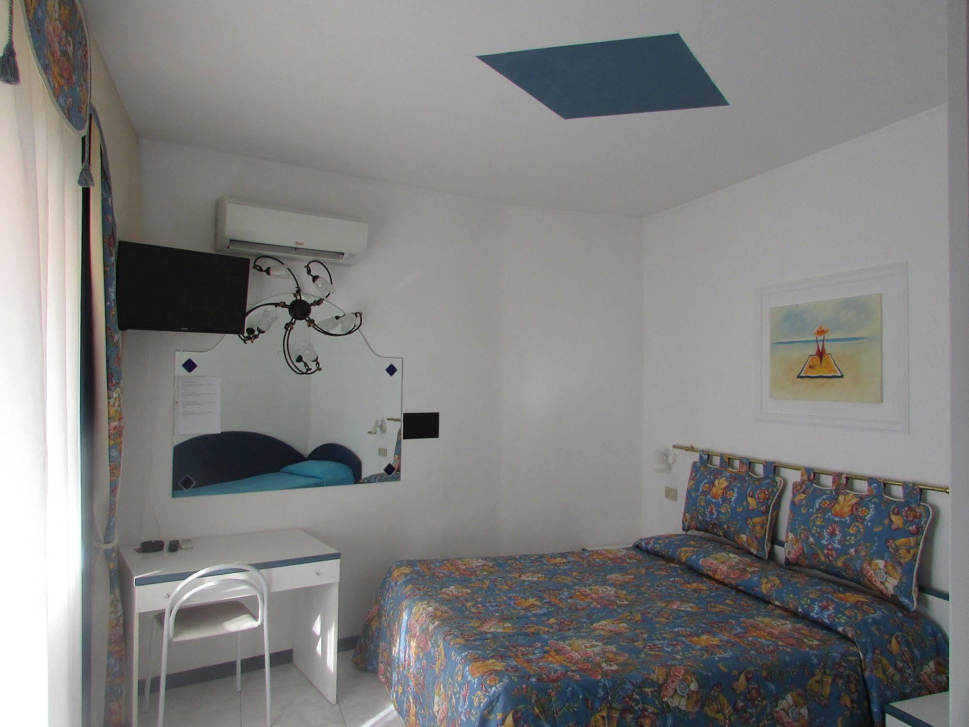 Hotel Manila Lido di Jesolo Exterior photo