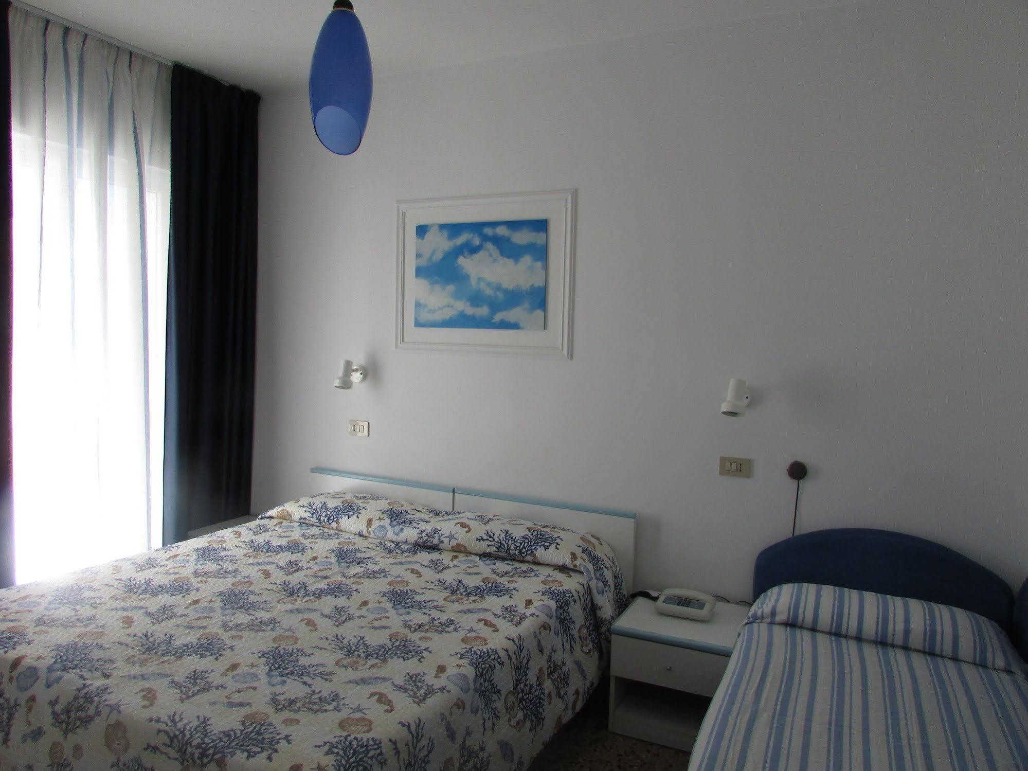 Hotel Manila Lido di Jesolo Exterior photo