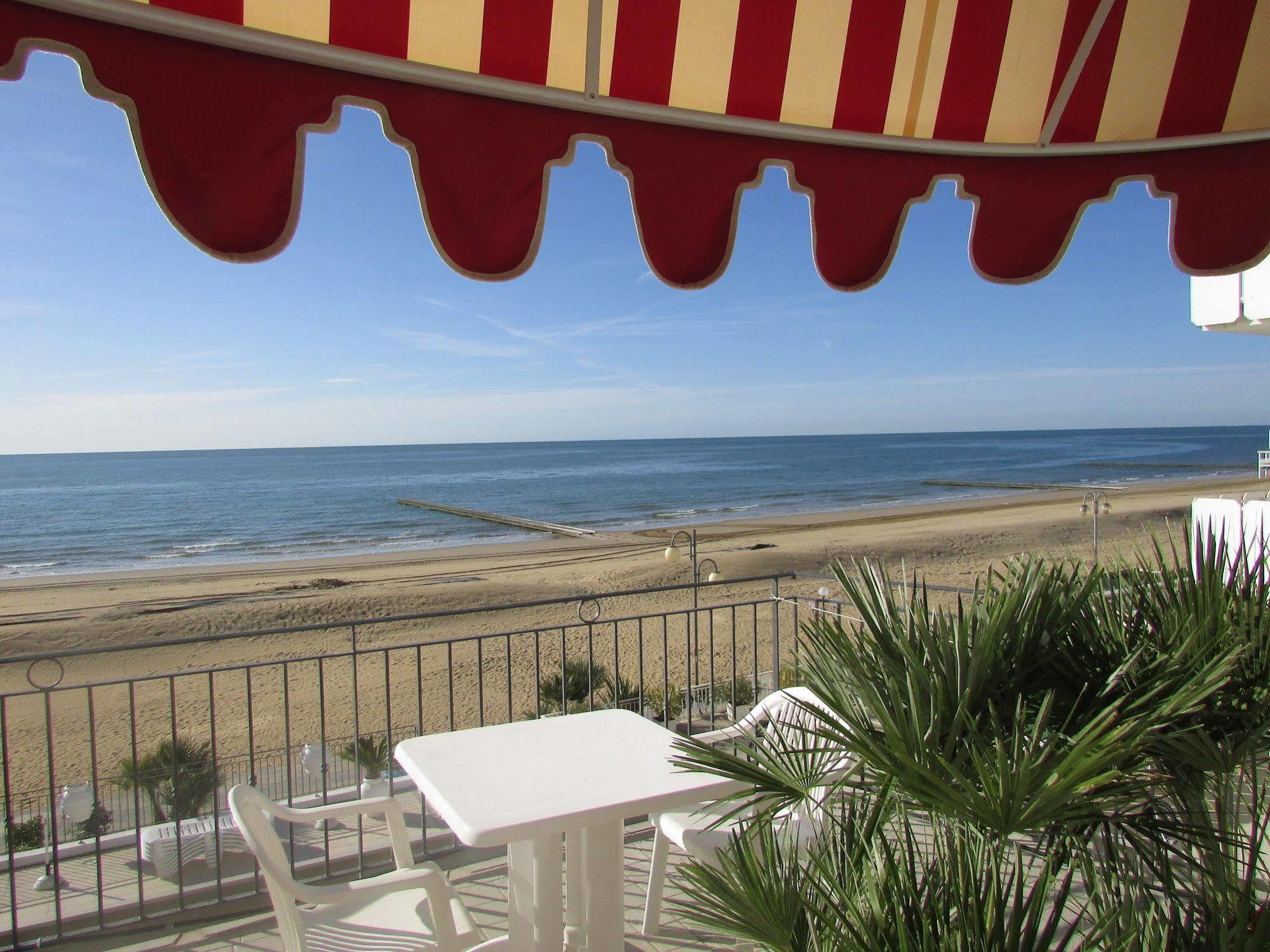 Hotel Manila Lido di Jesolo Exterior photo